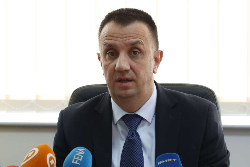 ministar energije industrije i rudarstva fbih vedran lakic nakon sastanka u becu istakao je da ce bih uskoro dobiti zakon o el energiji i berzu el energije
