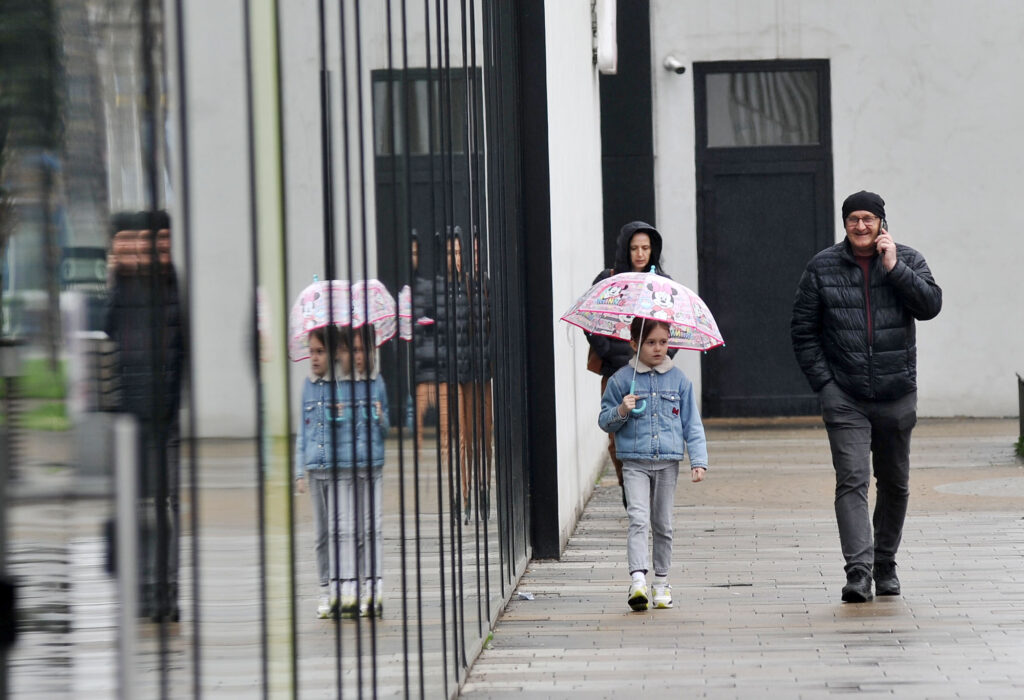u bih danas oblacno sa slabom kisom u vecernjim satima i tokom noci moguca susnjezica i snijeg
