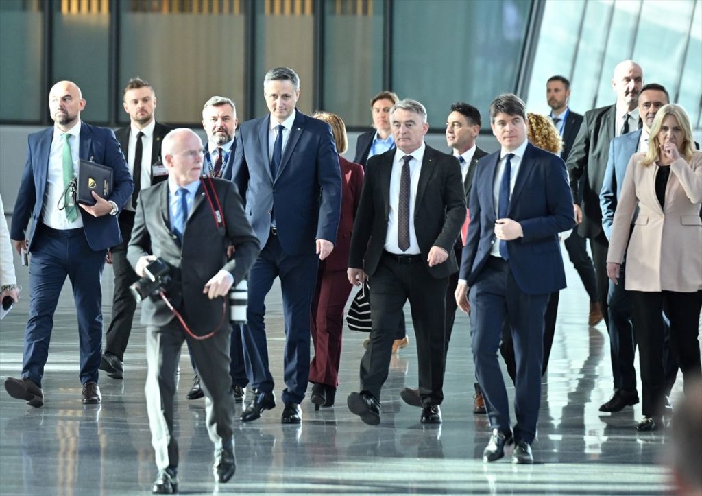 denis becirovic tokom boravka u briselu pozvao snage nato-a na dugoročno prisustvo u bih