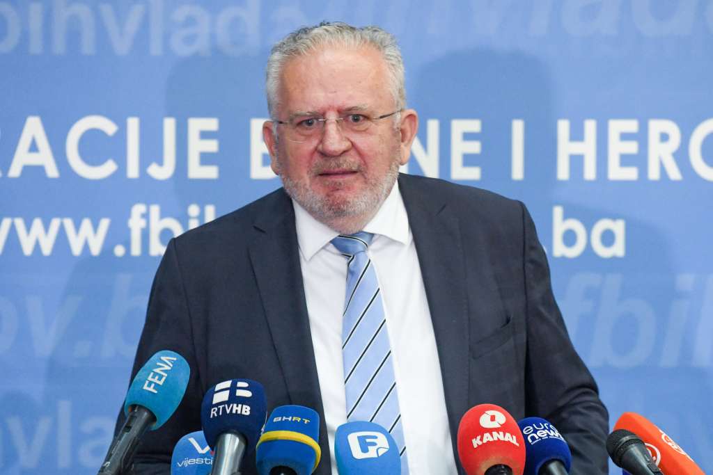 predsjednik ekonomsko-socijalnog vijeca fbih safudin cengic izjavio je da prema podacima relevantnih institucija nije došlo do smanjenja broja zaposlenih u fbih tri mjeseca nakon povecanja minimalne plate