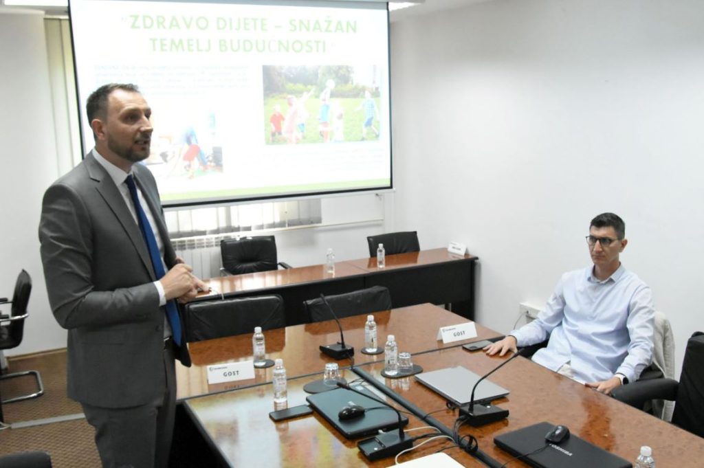 projekat tkfit zdravo dijete snazan temelj za buducnost ova prezentacija i projekat iniciran je od savjeta za sport koji djeluje u resornom ministarstvu za kulturu sport i malde tk