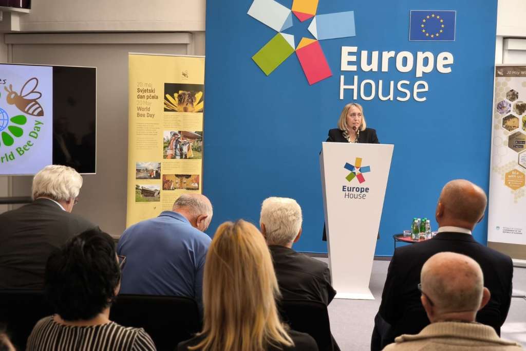 danas je u evropskoj kuci u sarajevu federalna ministrica turizma i okolisa nasiha pozder otvoril svecani prijem ako pcele odu povodom svjetskog dana pcela koji je organizovala ambasada slovenije u bih