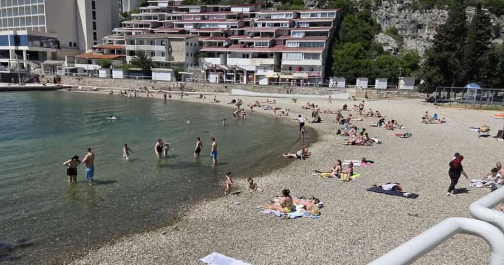 povodom prvomajskih praznika u neumu veliki broj gostiju i turista kao u spici ljetne sezone