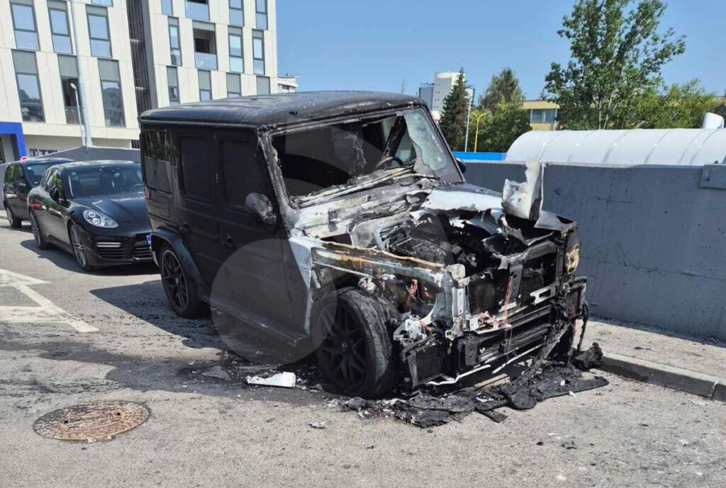 u tuzlanskoj ulici 2 korpusa armije rbih tokom noci izgorio luksuzni mercedes