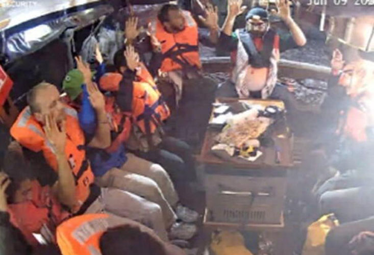 izraelska vojska preuzela je komandu na brodu madleen u kojem su aktivisti pokusali dopremiti humanitarni pomoc za stanovnistvo gaze