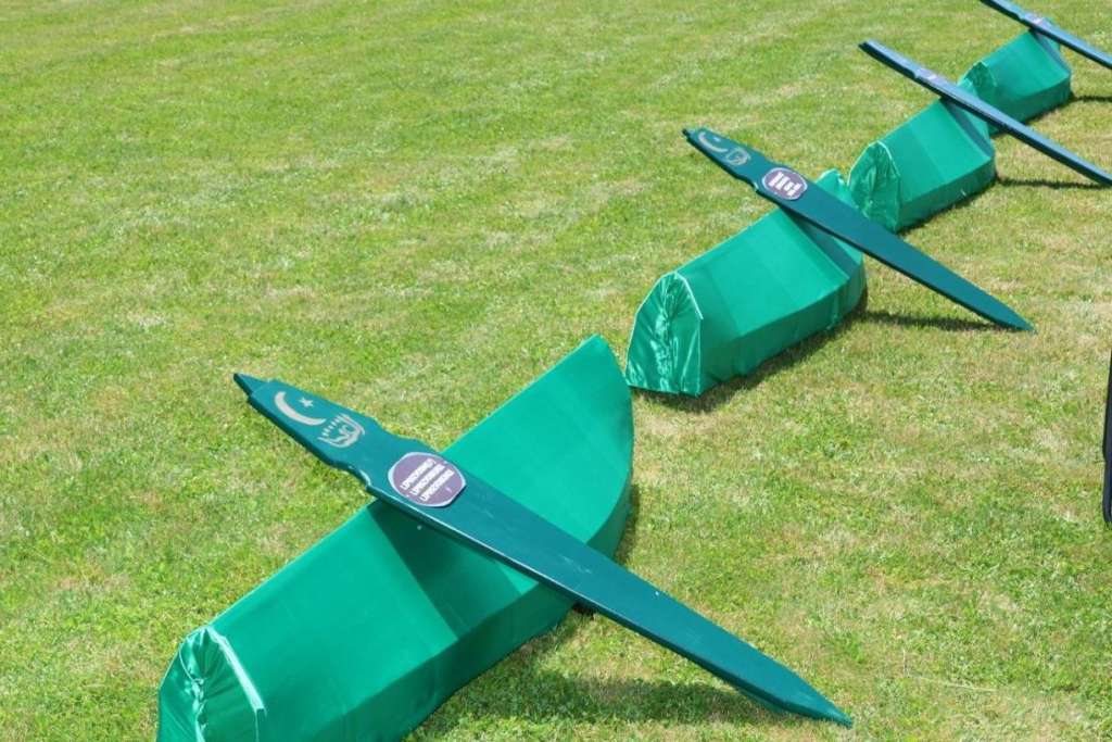 u memorijalnom kompleksu i sehidskom mezarju u gornjoj kalesiji klanjana dzenaza za cetiri zrtve sa podrucja zvornika