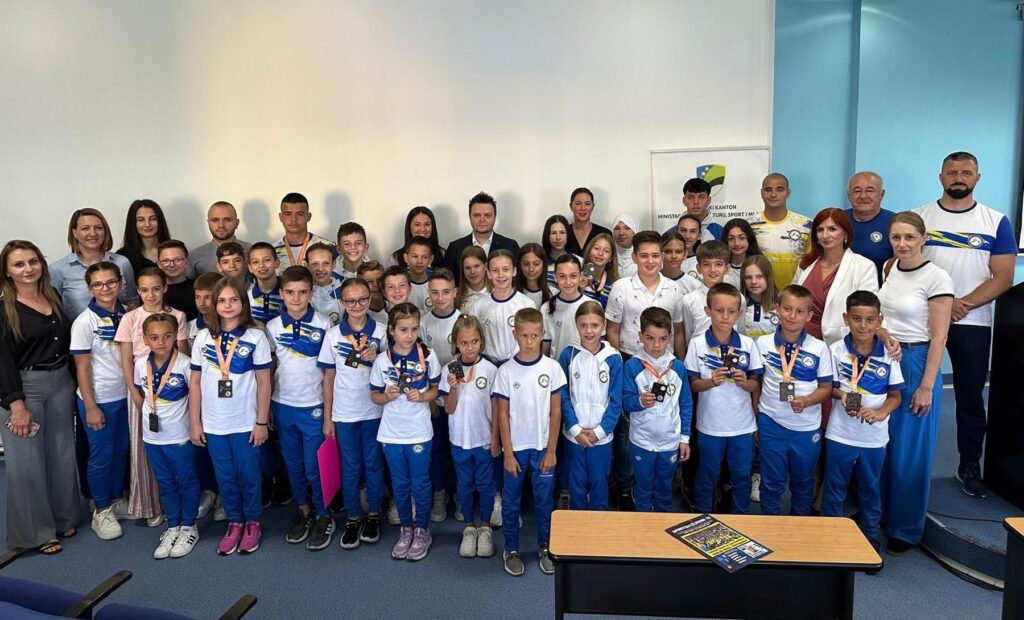 ministarstvo za kulturu sport i mlade u vladi tk uprilicilo prijem za sportiste i trenere sa naseg kantona koji su uivestvovali na balkanskom prvenstvu