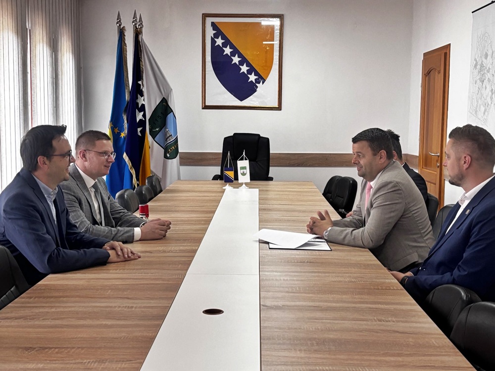 ministar za ljudska prava i izbjeglice bih selvid hurtic boravio u kalesiji obezbjedjena sredstva za put u jeginovom lugu