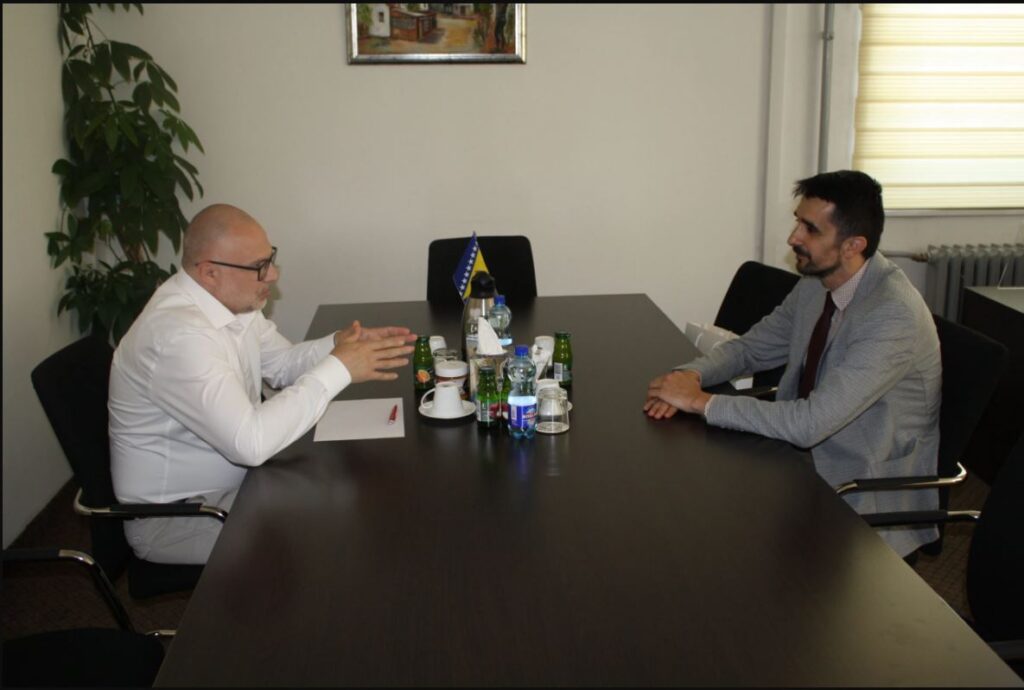 ministar obrazovanja i nauke tk ahmed omerovic sastao se danas sa zeljkom novakovicem predstavniko projekta europe house koji djeluje u okviru delegacije eu u bih