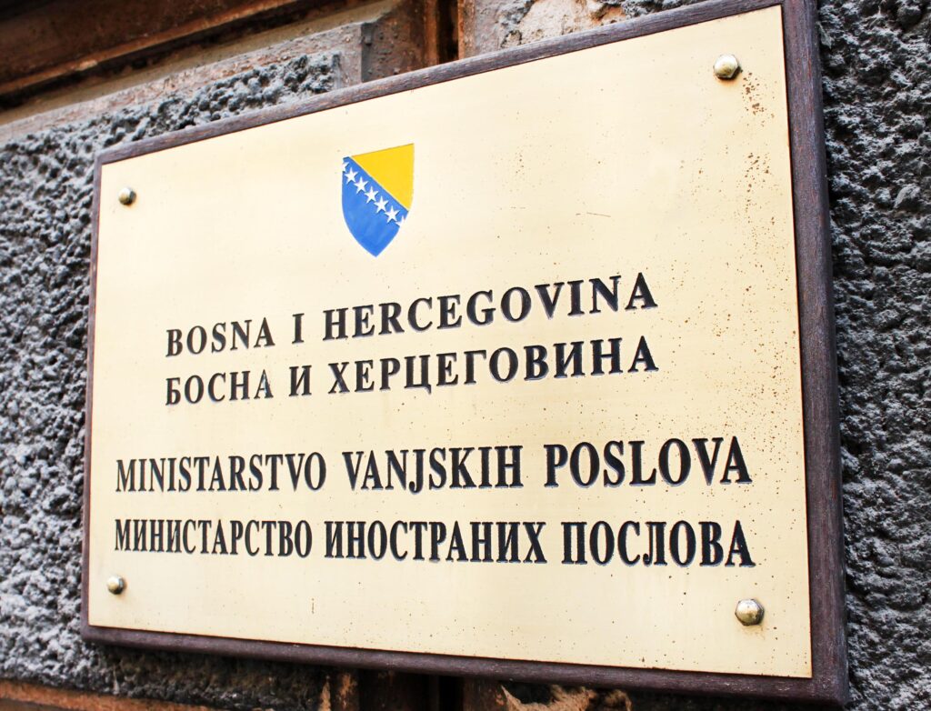 iz ministarstva vanjskih poslova bih objavili su da se u ambasde u izraelu i iranu prijavilo 8 drzvaljana bih evakuacija se ocekuje uskoro