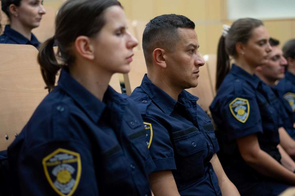 kadeti za cin mladji inspektor uprave policije mup-a tk zapoceli obuku na policijskoj akademiji fmup-a