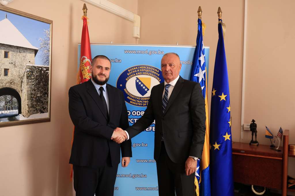 danas su u posjetu zukan helez zamjenik predsjedavajuceg vijeca ministara bih i ministar odbrane bih primio usamu zukorlica ministra za pomirenje regionalnu saradnjui drustvenu stabilnost srbije