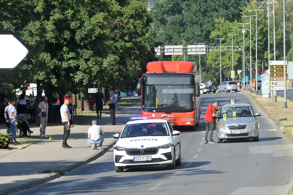 u saobracajnoj nesreci koja se dogodila u ulici mitra trifunovica uce tacnije u blizini glavnog ulaza u bcc povrijedjeno je vise osoba