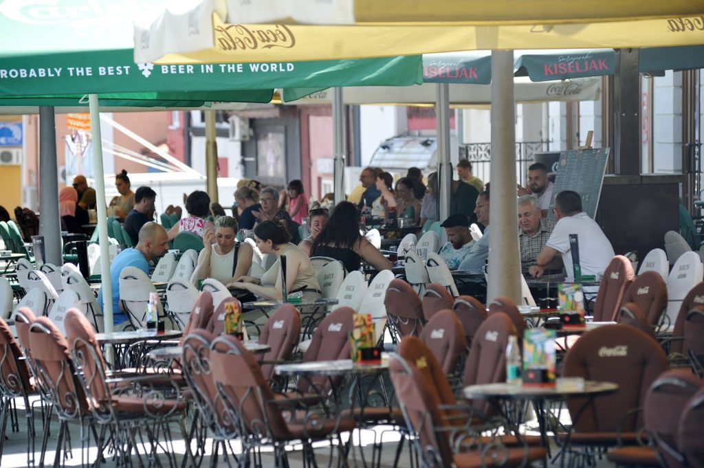 danas se u bih ocekuje uglavnom suncano vrijeme uz mogucu malu do umjerenu oblacnost temperature ce ici i preko 30 stepeni celzijusa