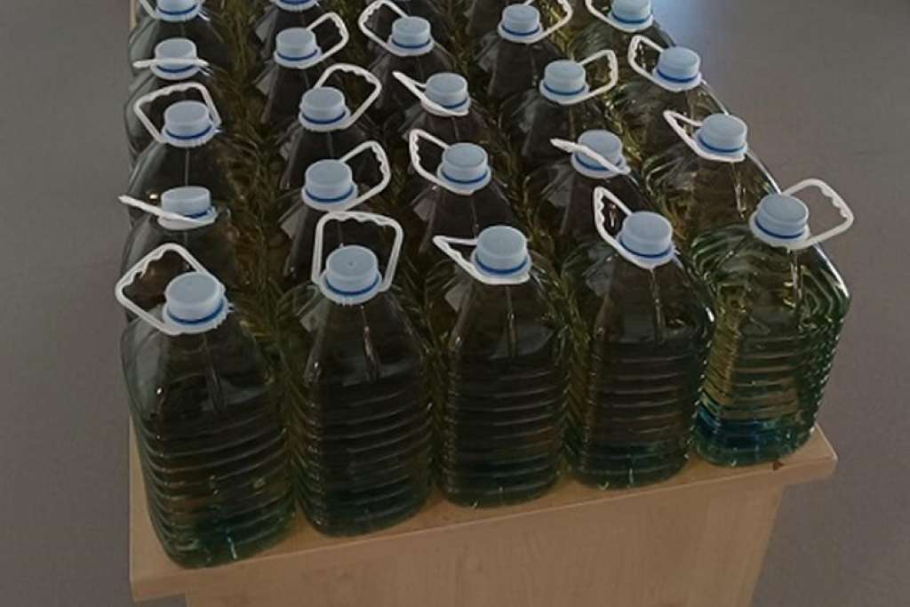 na hrvatskoj granici sa bih na ulazu u hrcatsku kaznjen drzavljanin bih koji je pokusao unijeti 200 litara rakije carenici su mu naplatili kaznu od 12 hiljada eura