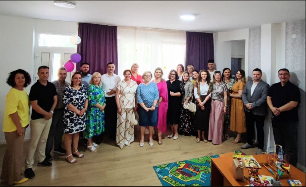 u realizaciji vlade tk resornog ministarstva za rad socijalnu politiku i povratak tk i undp-a danas je u tuzli u domu za djecu bez roditeljskog staranja otvoren dnevni centar za djecu