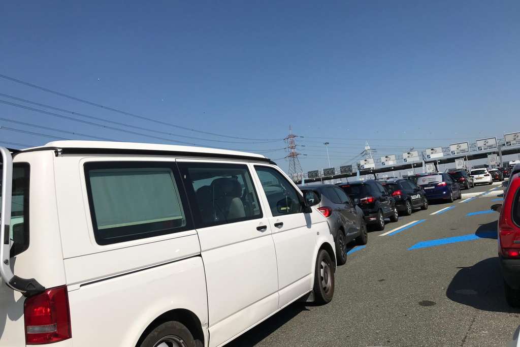 na granicnim prelazima na izlazu iz bih pojacan promet vozila formirane dugacke kolone