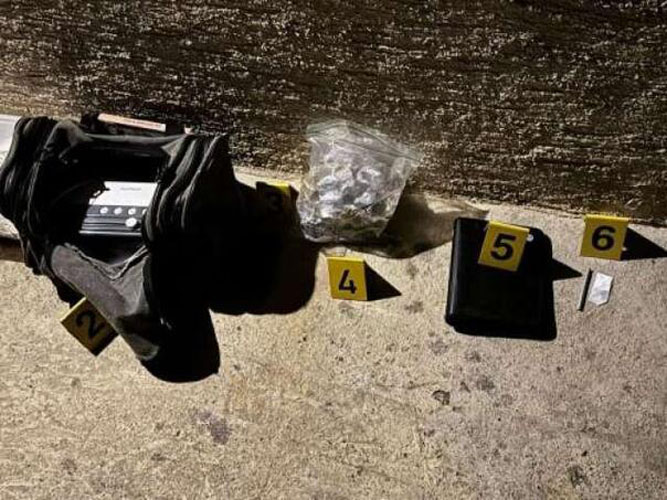 Policija u tesnju prilikom pretresa pronasla vise od tri kilograma droge speed i dvije rucne bombe kao i okvir za poistolj