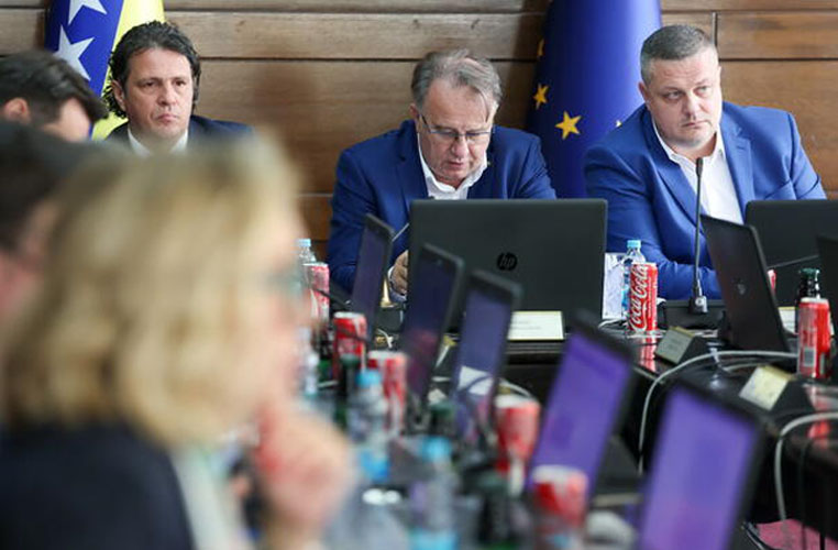 vlada fbih je na danasnjoj sjednici u sarajevu utvrdila dopune zakona o raseljenim licima i pobvratnicima