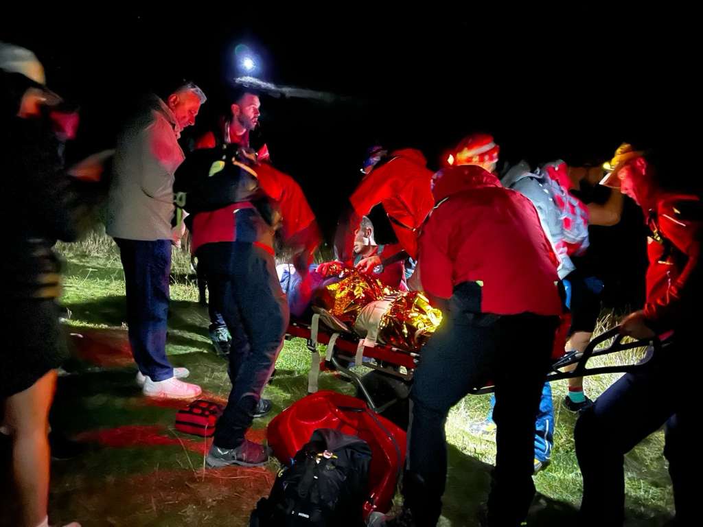 pripadnici gss ks sinoc u selu umoljani tacnije na padinama oblja spasili turiste iz australije