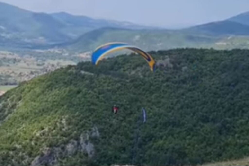 u drvaru pocelo 5 medjunarodno takmicenje u paraglajdingu desant na drvar